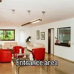 Mit Garten Und Pool In Apartamento