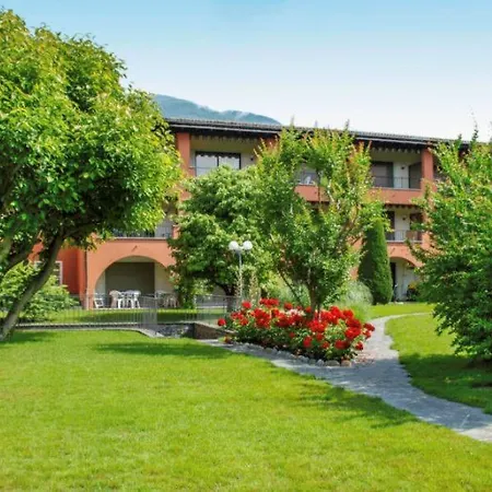 Lägenhet Mit Garten Und Pool In *