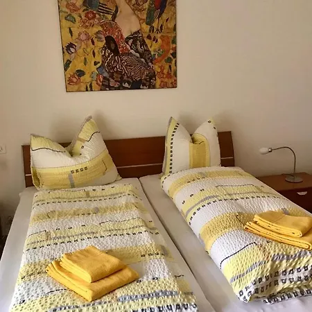 Mit Garten Und Pool In Apartman Ascona