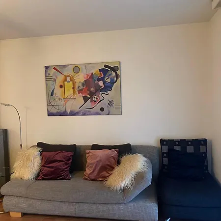 Mit Garten Und Pool In Lägenhet