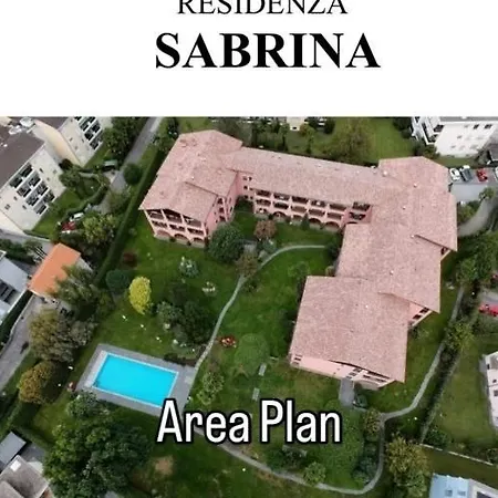 Mit Garten Und Pool In *