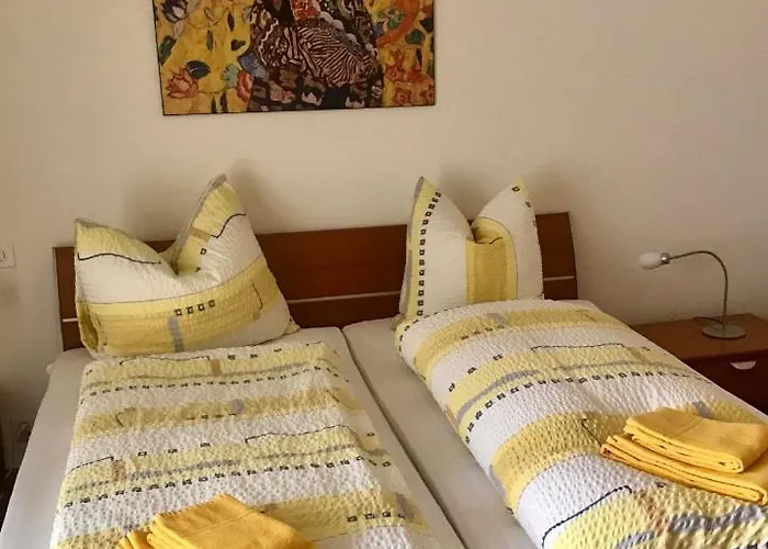 Mit Garten Und Pool In Apartman Ascona