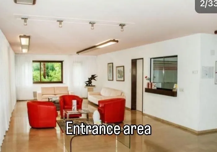 Mit Garten Und Pool In Apartamento