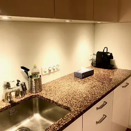 Mit Garten Und Pool In *