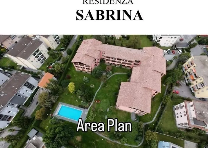 Mit Garten Und Pool In *